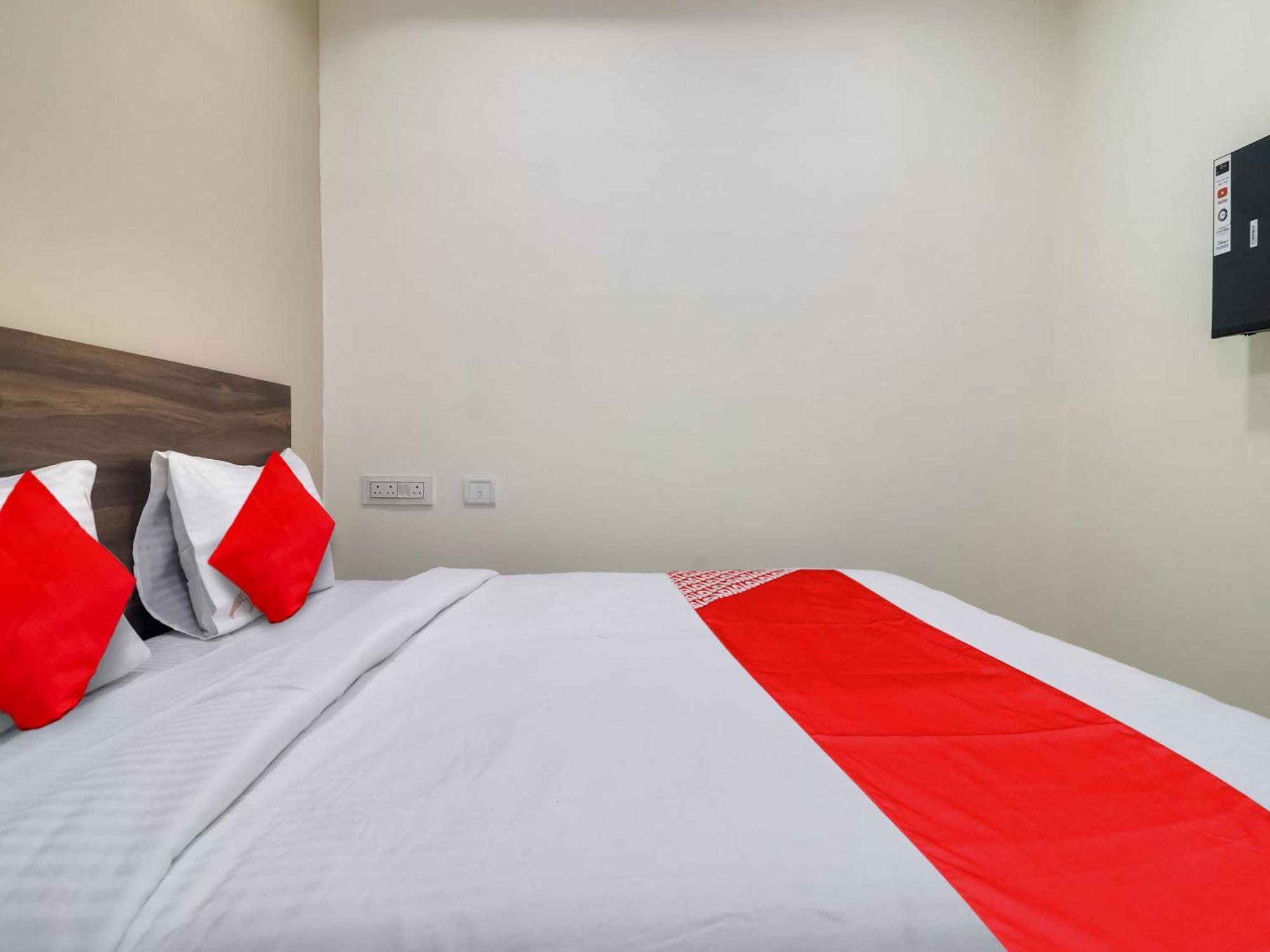 Hotel O Red Stone Hotels 海得拉巴 外观 照片